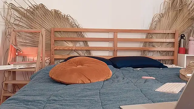 my lina online show from April 21, 2026, 7:04 am