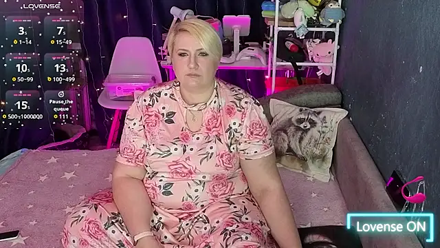 Snapshot of CuteHanna chatting on February 14, 2026, 8:53 pm CuteHanna online show from February 14, 2026, 8:53 pm