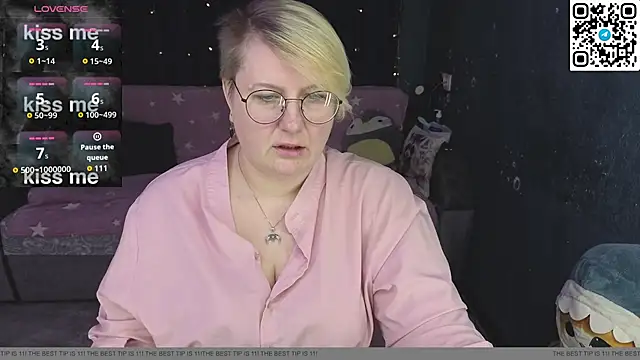 CuteHanna online show from May 27, 2026, 7:10 pm