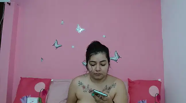 LaylaHolmes online show from December 19, 2024, 1:07 pm