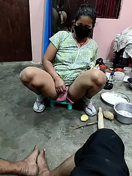 Snapshot of Radha-_-Ass--Queen-_ chatting on January 14, 2025, 2:43 pm Radha- -Ass--Queen- online show from January 14, 2025, 2:43 pm