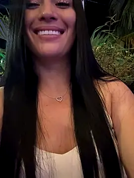 Sara luna  online show from November 10, 2025, 1:54 am