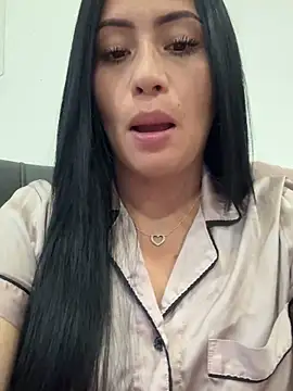 Snapshot of Sara_luna_ chatting on December 20, 2025, 1:30 am Sara luna online show from December 20, 2025, 1:30 am