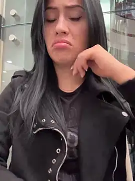 Sara luna  online show from January 15, 2025, 4:32 pm