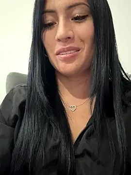 Snapshot of Sara_luna_ chatting on December 5, 2025, 8:17 pm Sara luna online show from December 5, 2025, 8:17 pm