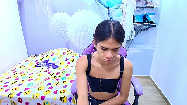 Snapshot of DEMI_LEED chatting on October 21, 2025, 12:15 pm DEMI LEED online show from October 21, 2025, 12:15 pm