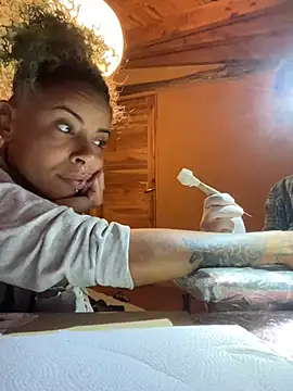 sammoura01 online show from February 6, 2025, 12:33 am