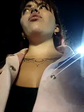 Snapshot of Isabella_Delight_ chatting on February 7, 2025, 12:42 am Isabella Delight online show from February 7, 2025, 12:42 am