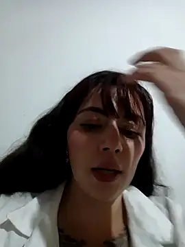 Snapshot of Isabella_Delight_ chatting on February 5, 2025, 12:31 am Isabella Delight online show from February 5, 2025, 12:31 am