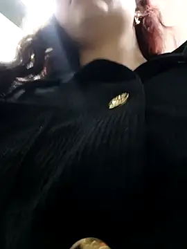 Snapshot of Isabella_Delight_ chatting on February 17, 2025, 12:11 am Isabella Delight online show from February 17, 2025, 12:11 am