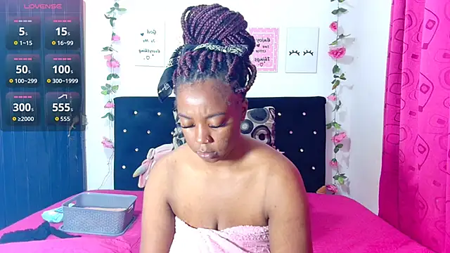 CiaraEbony online show from November 18, 2025, 3:32 am