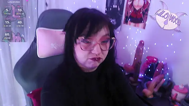Snapshot of LiloMoon69 chatting on May 21, 2026, 6:33 am LiloMoon69 online show from May 21, 2026, 6:33 am