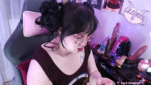 Snapshot of LiloMoon69 chatting on May 23, 2026, 6:12 am LiloMoon69 online show from May 23, 2026, 6:12 am