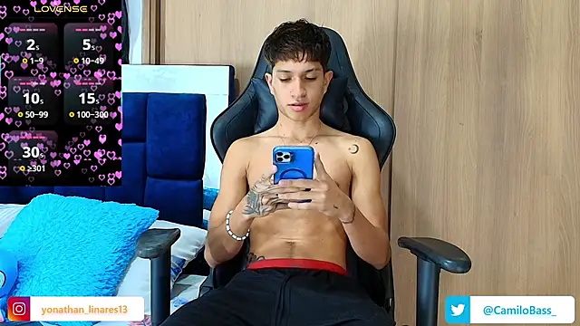 Snapshot of _CamiloBass chatting on November 29, 2025, 9:04 pm CamiloBass online show from November 29, 2025, 9:04 pm