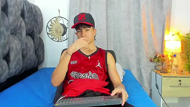  CamiloBass online show from April 7, 2026, 2:02 am