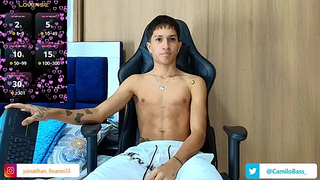 Snapshot of _CamiloBass chatting on October 26, 2025, 7:47 pm  CamiloBass online show from October 26, 2025, 7:47 pm