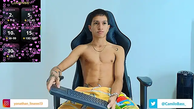 Snapshot of _CamiloBass chatting on October 13, 2025, 7:48 pm  CamiloBass online show from October 13, 2025, 7:48 pm