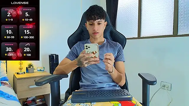 Snapshot of _CamiloBass chatting on June 10, 2026, 7:37 pm CamiloBass online show from June 10, 2026, 7:37 pm