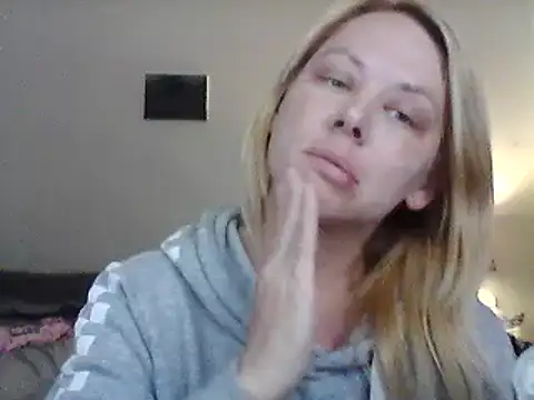 Snapshot of burrkitty chatting on December 27, 2024, 3:20 am burrkitty online show from December 27, 2024, 3:20 am