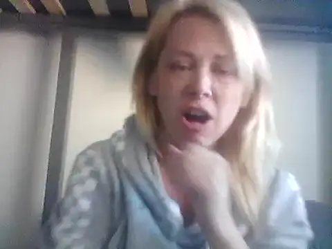 Snapshot of burrkitty chatting on December 6, 2024, 5:49 pm burrkitty online show from December 6, 2024, 5:49 pm