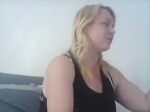 Snapshot of burrkitty chatting on December 8, 2024, 12:13 am burrkitty online show from December 8, 2024, 12:13 am