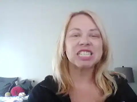 Snapshot of burrkitty chatting on December 1, 2024, 8:14 pm burrkitty online show from December 1, 2024, 8:14 pm