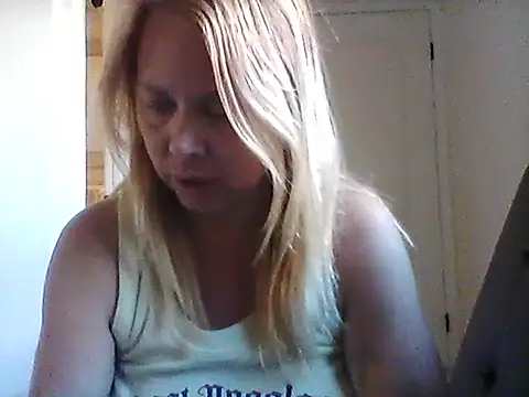 Snapshot of burrkitty chatting on November 26, 2025, 10:32 pm burrkitty online show from November 26, 2025, 10:32 pm