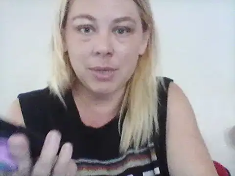 Snapshot of burrkitty chatting on December 9, 2024, 12:23 am burrkitty online show from December 9, 2024, 12:23 am