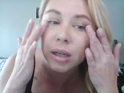 Snapshot of burrkitty chatting on December 30, 2024, 12:32 am burrkitty online show from December 30, 2024, 12:32 am