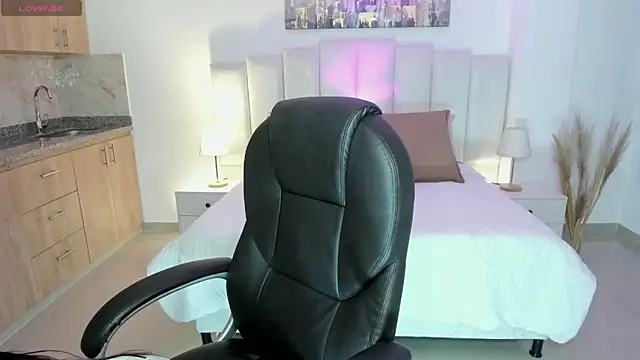 Snapshot of amelie_jhons chatting on October 22, 2025, 7:13 pm amelie jhons online show from October 22, 2025, 7:13 pm