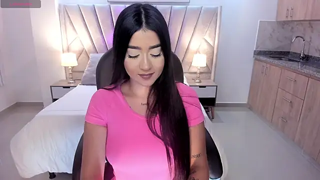 Snapshot of amelie_jhons chatting on November 15, 2025, 8:13 pm amelie jhons online show from November 15, 2025, 8:13 pm