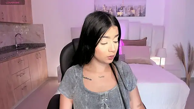 Snapshot of amelie_jhons chatting on November 18, 2025, 8:23 pm amelie jhons online show from November 18, 2025, 8:23 pm