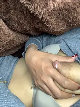 Snapshot of Zeni_fer chatting on December 19, 2024, 12:45 am Zeni fer online show from December 19, 2024, 12:45 am