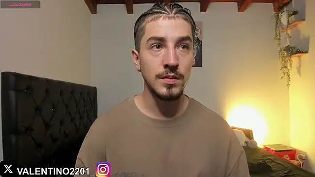 Snapshot of Valentino_Xander chatting on November 10, 2025, 12:15 am Valentino Xander online show from November 10, 2025, 12:15 am