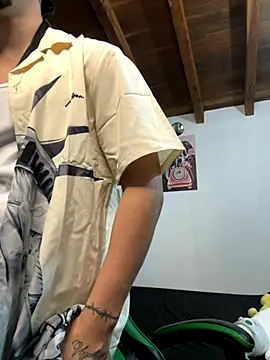 Snapshot of Valentino_Xander chatting on November 14, 2025, 12:14 am Valentino Xander online show from November 14, 2025, 12:14 am