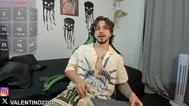 Snapshot of Valentino_Xander chatting on October 31, 2025, 2:41 am Valentino Xander online show from October 31, 2025, 2:41 am