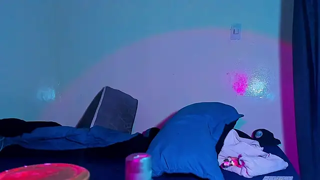 Piggy Eddy online show from February 28, 2026, 2:33 am