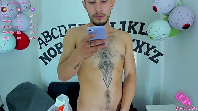 Piggy Eddy online show from October 19, 2025, 8:44 pm