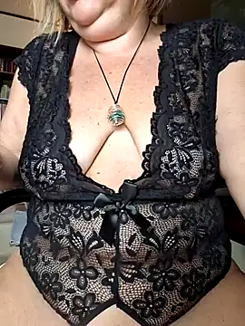 Snapshot of Mara-24 chatting on May 5, 2026, 11:02 am Mara-24 online show from May 5, 2026, 11:02 am