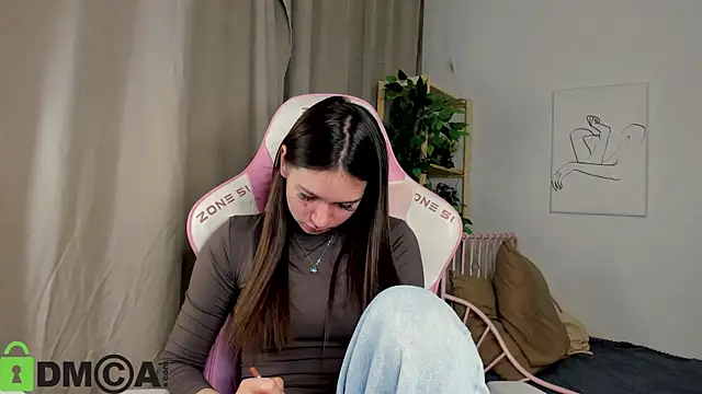 Nicole Charm online show from October 23, 2025, 9:02 pm