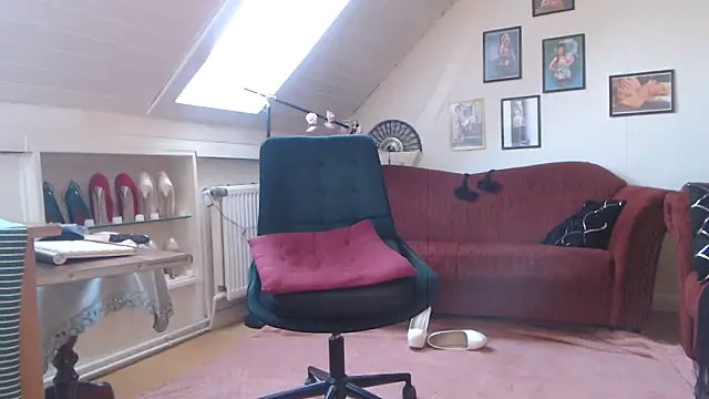 GinaBlonde online show from March 4, 2025, 7:51 am