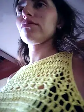 Snapshot of Izabella_Bella chatting on May 4, 2026, 9:23 am Izabella Bella online show from May 4, 2026, 9:23 am