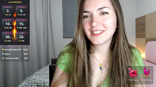 Snapshot of Naughty_Annn chatting on April 16, 2026, 9:39 pm Naughty Annn online show from April 16, 2026, 9:39 pm