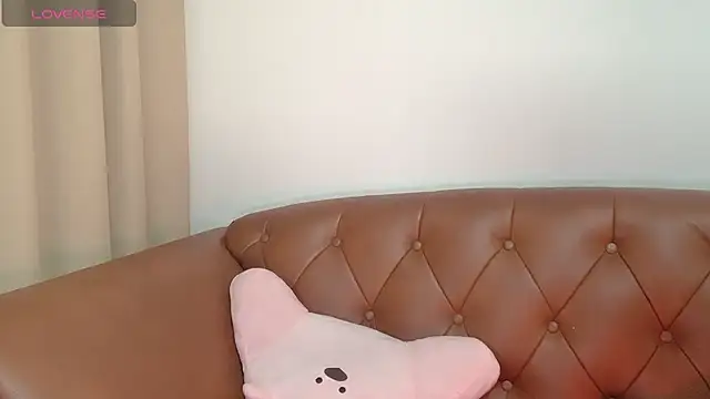 Snapshot of NickiBloom chatting on January 5, 2025, 3:11 am NickiBloom online show from January 5, 2025, 3:11 am