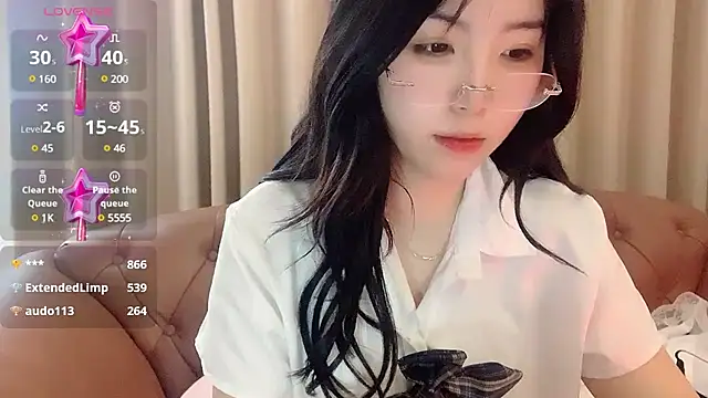 Snapshot of NickiBloom chatting on February 20, 2025, 7:01 am NickiBloom online show from February 20, 2025, 7:01 am