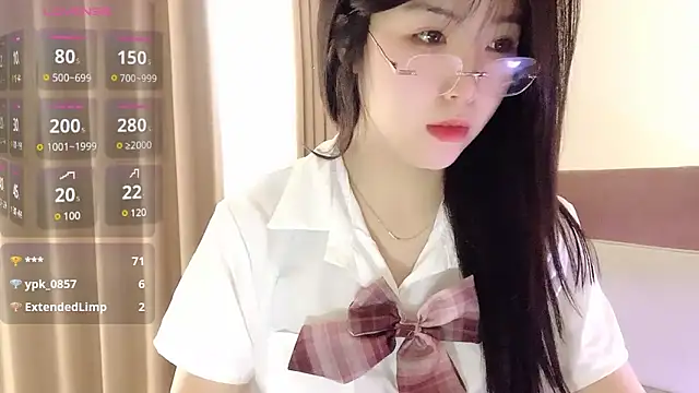 Snapshot of NickiBloom chatting on March 23, 2025, 5:43 am NickiBloom online show from March 23, 2025, 5:43 am