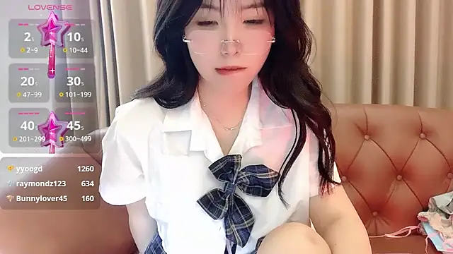 Snapshot of NickiBloom chatting on February 17, 2025, 6:20 am NickiBloom online show from February 17, 2025, 6:20 am