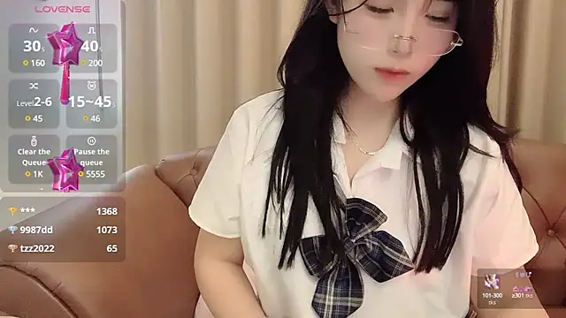 Snapshot of NickiBloom chatting on February 22, 2025, 8:18 am NickiBloom online show from February 22, 2025, 8:18 am