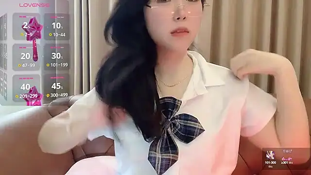 Snapshot of NickiBloom chatting on February 17, 2025, 3:15 am NickiBloom online show from February 17, 2025, 3:15 am