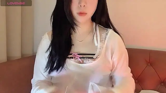 Snapshot of NickiBloom chatting on January 4, 2025, 3:40 am NickiBloom online show from January 4, 2025, 3:40 am